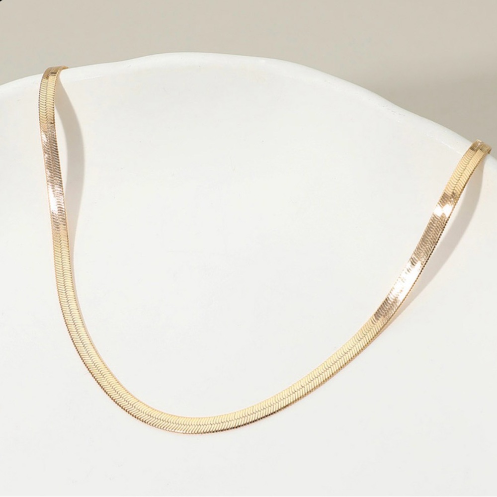 Flat Herringbone Chain Necklace ✨ 18K Gold Filled (NWT)